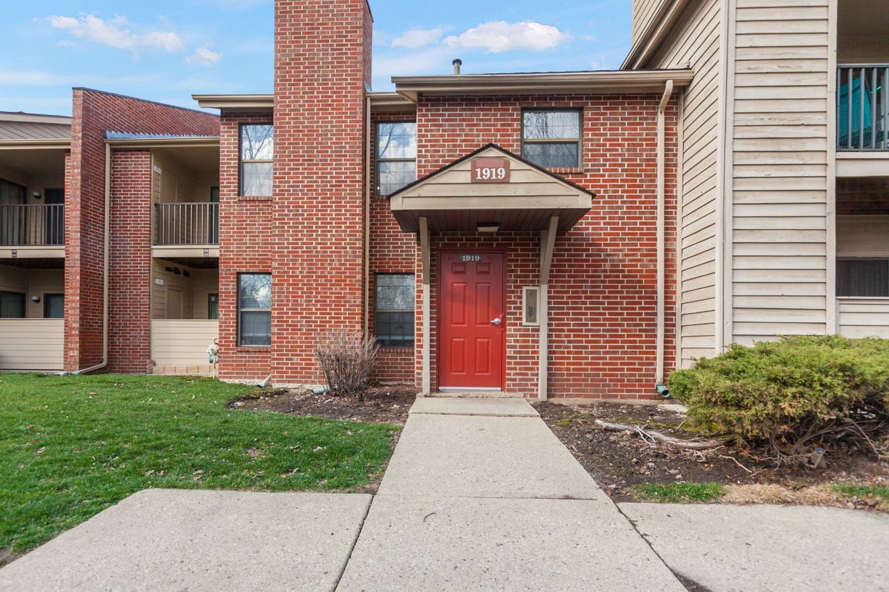 1919 N Hicks Road #209, Palatine, IL