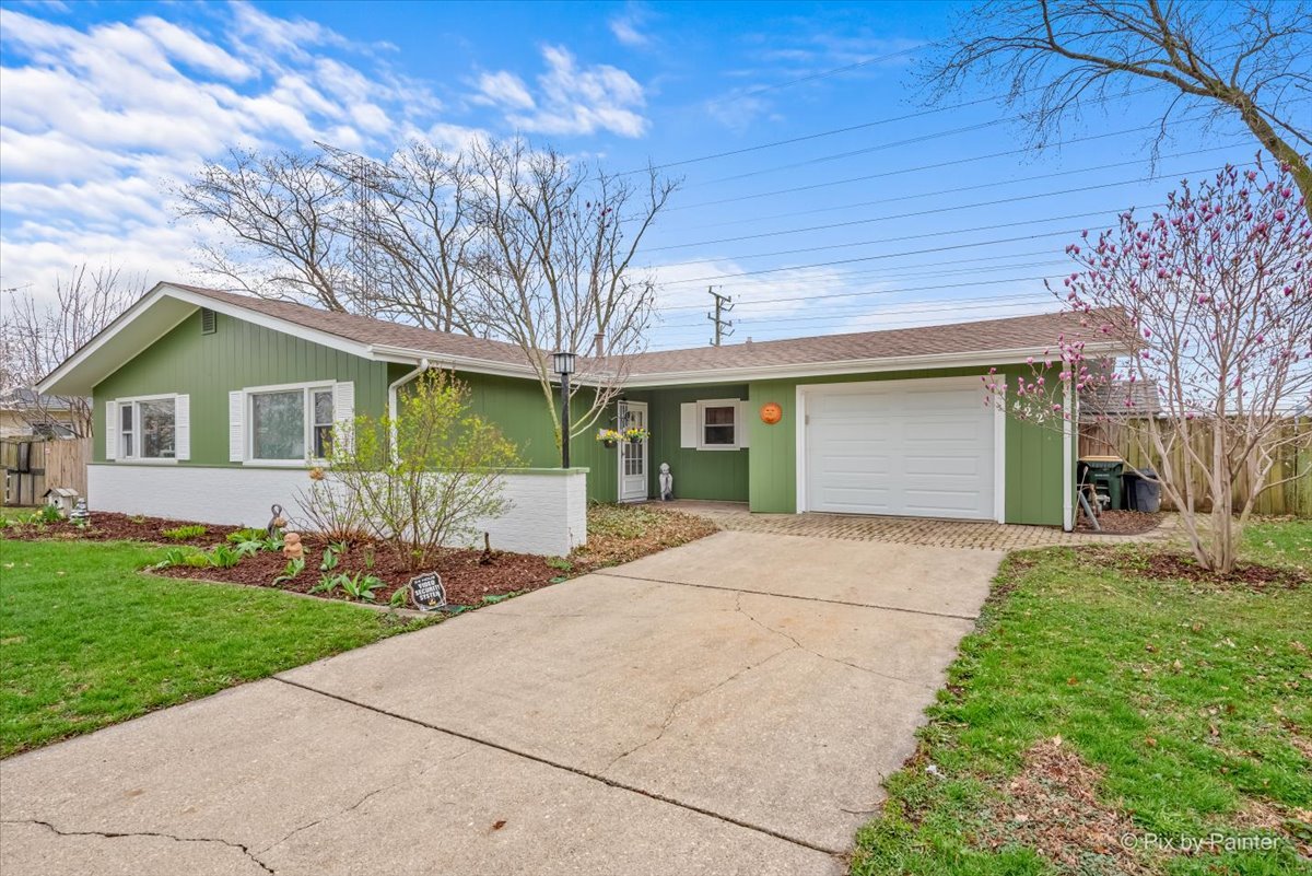 422 Princeton Drive, North Aurora, IL