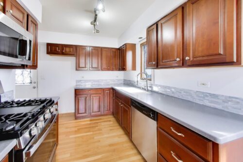 828 Village Quarter Road #A, West Dundee, IL