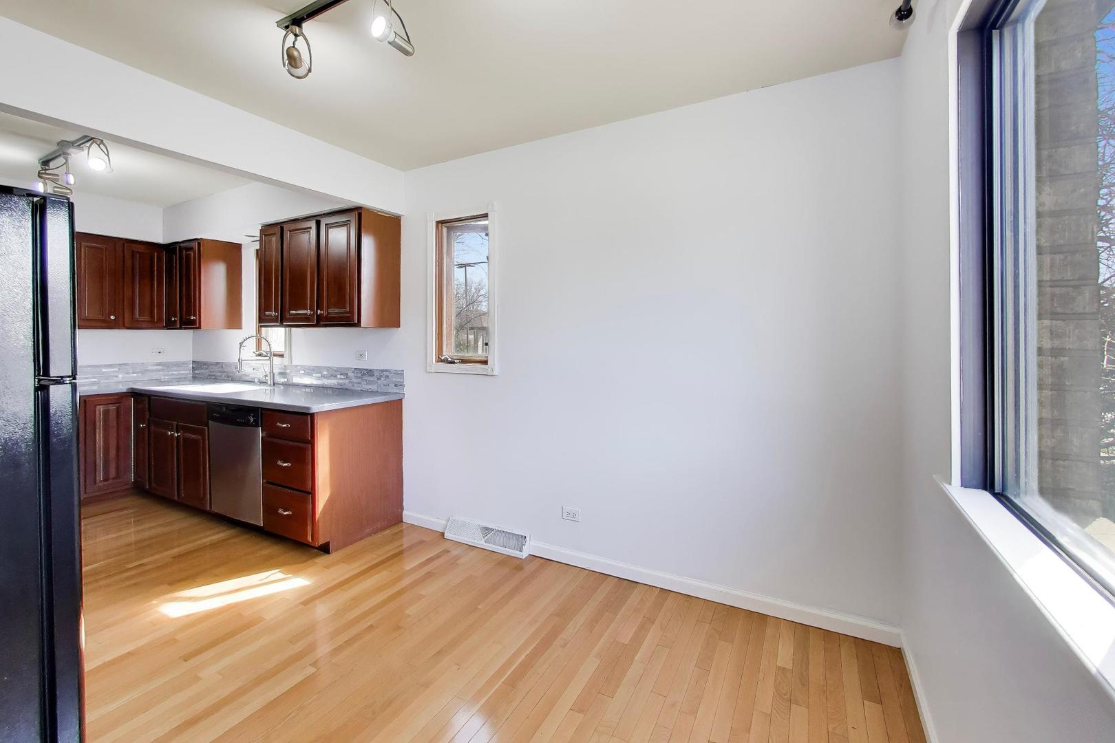 828 Village Quarter Road #A, West Dundee, IL