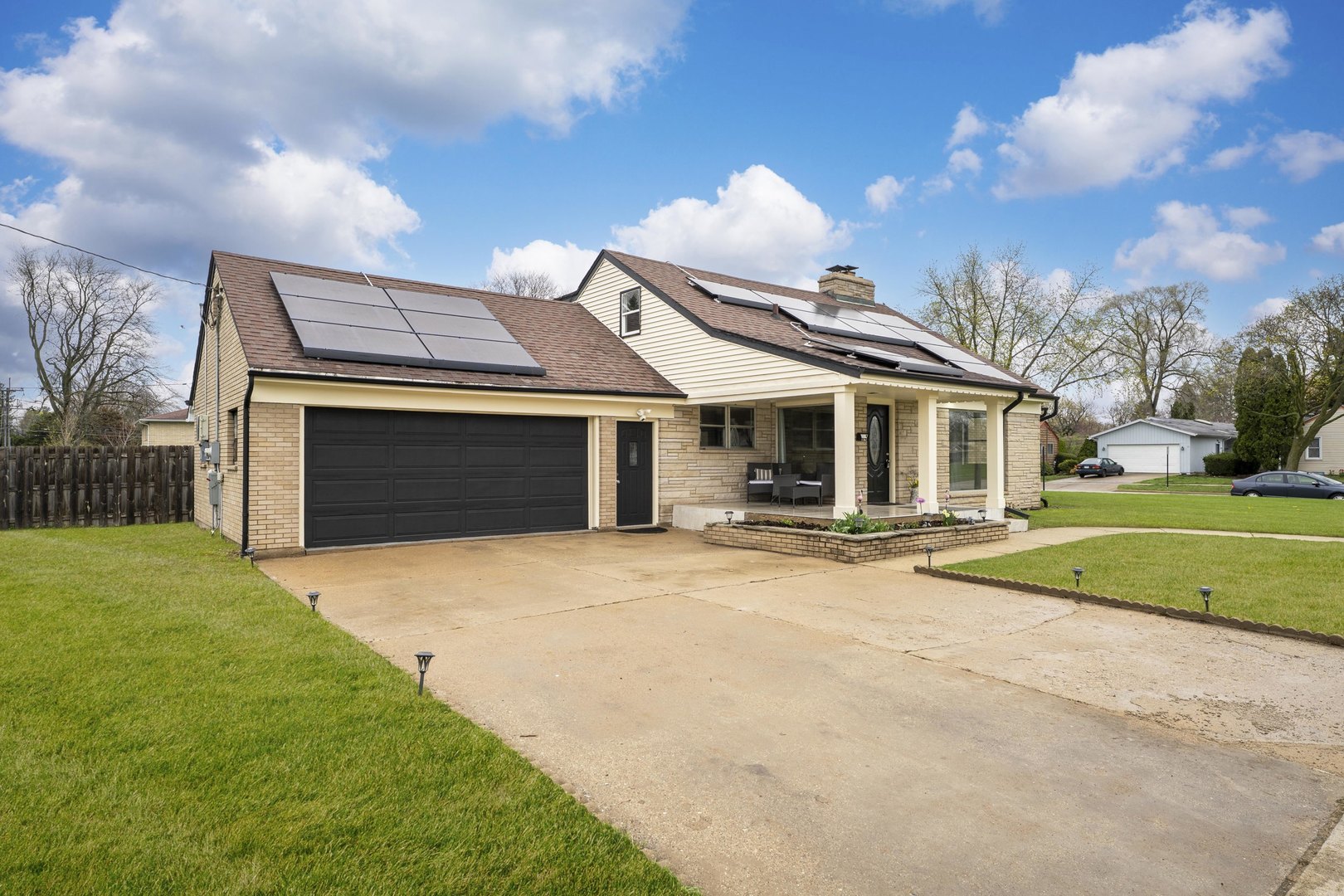 84 S Weston Avenue, Elgin, IL