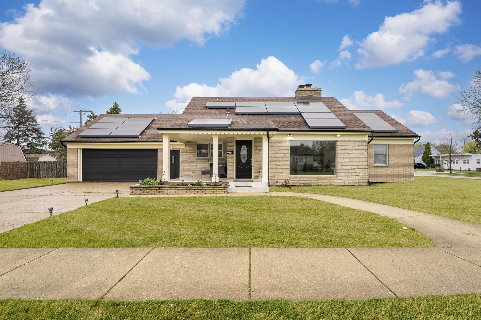 84 S Weston Avenue, Elgin, IL