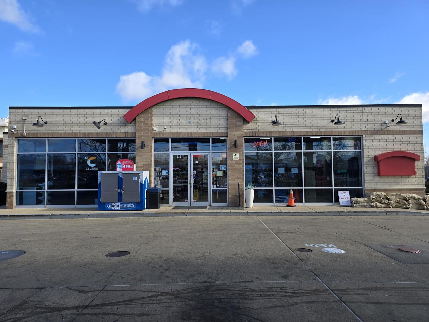 908 E Irving Park Road, Streamwood, IL