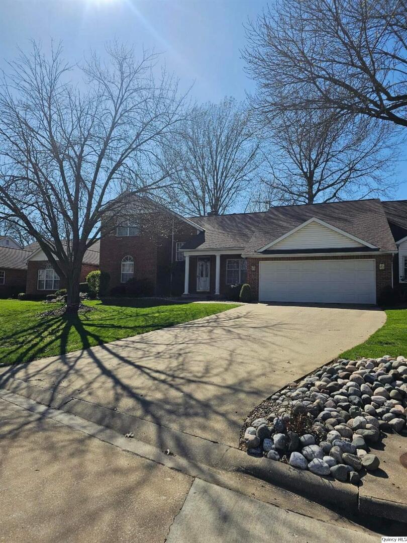 128 Knollwood, Quincy, IL