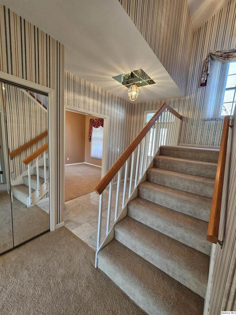 128 Knollwood, Quincy, IL