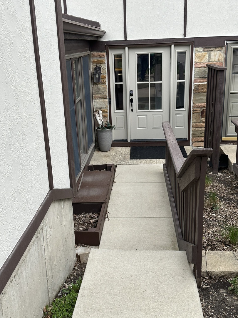 32 White Oak Circle, St. Charles, IL