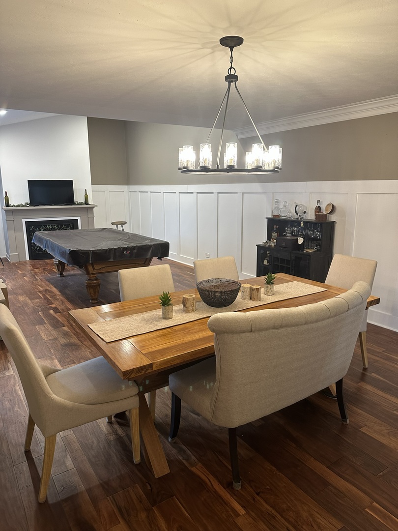 32 White Oak Circle, St. Charles, IL