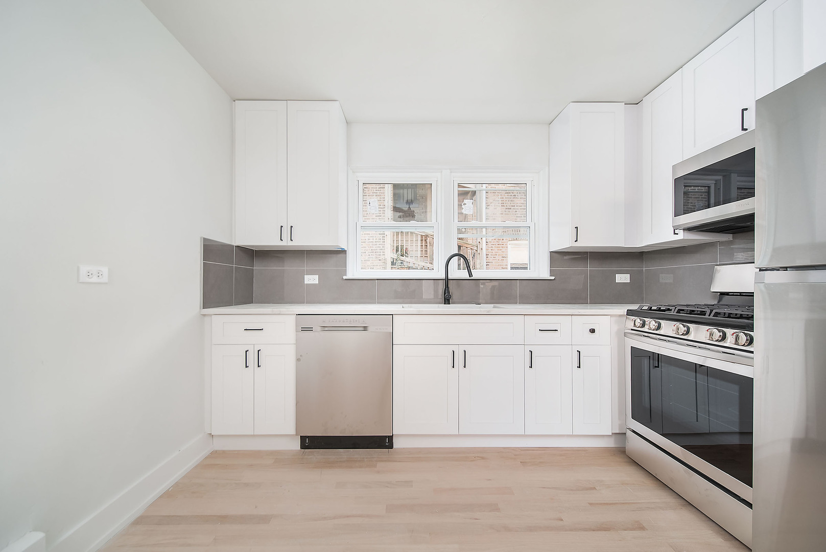 5201 W Wellington Avenue #2E, Chicago, IL