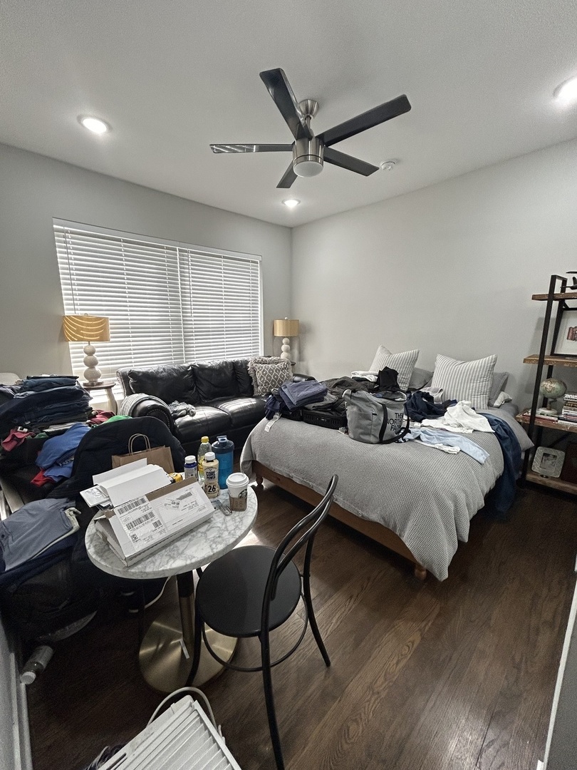 709 W Barry Avenue #S2, Chicago, IL