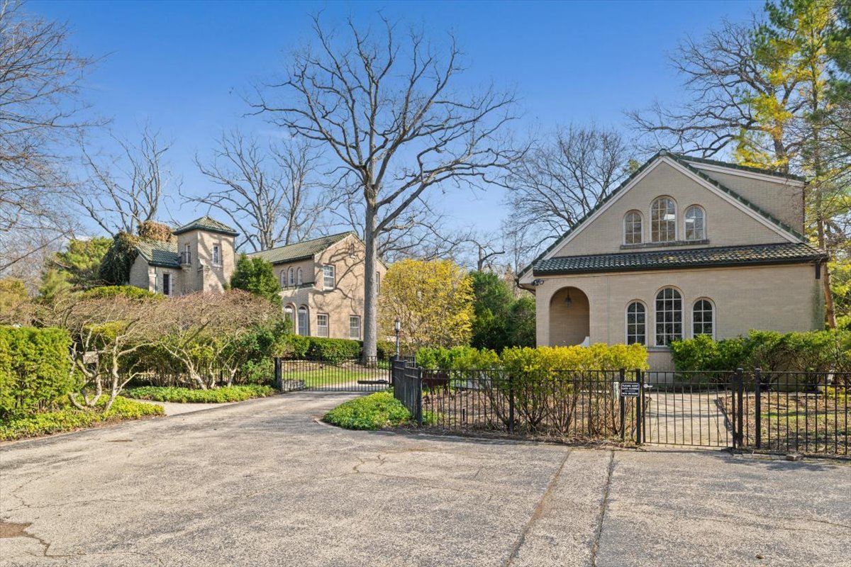 396 Sheridan Road, Glencoe, IL