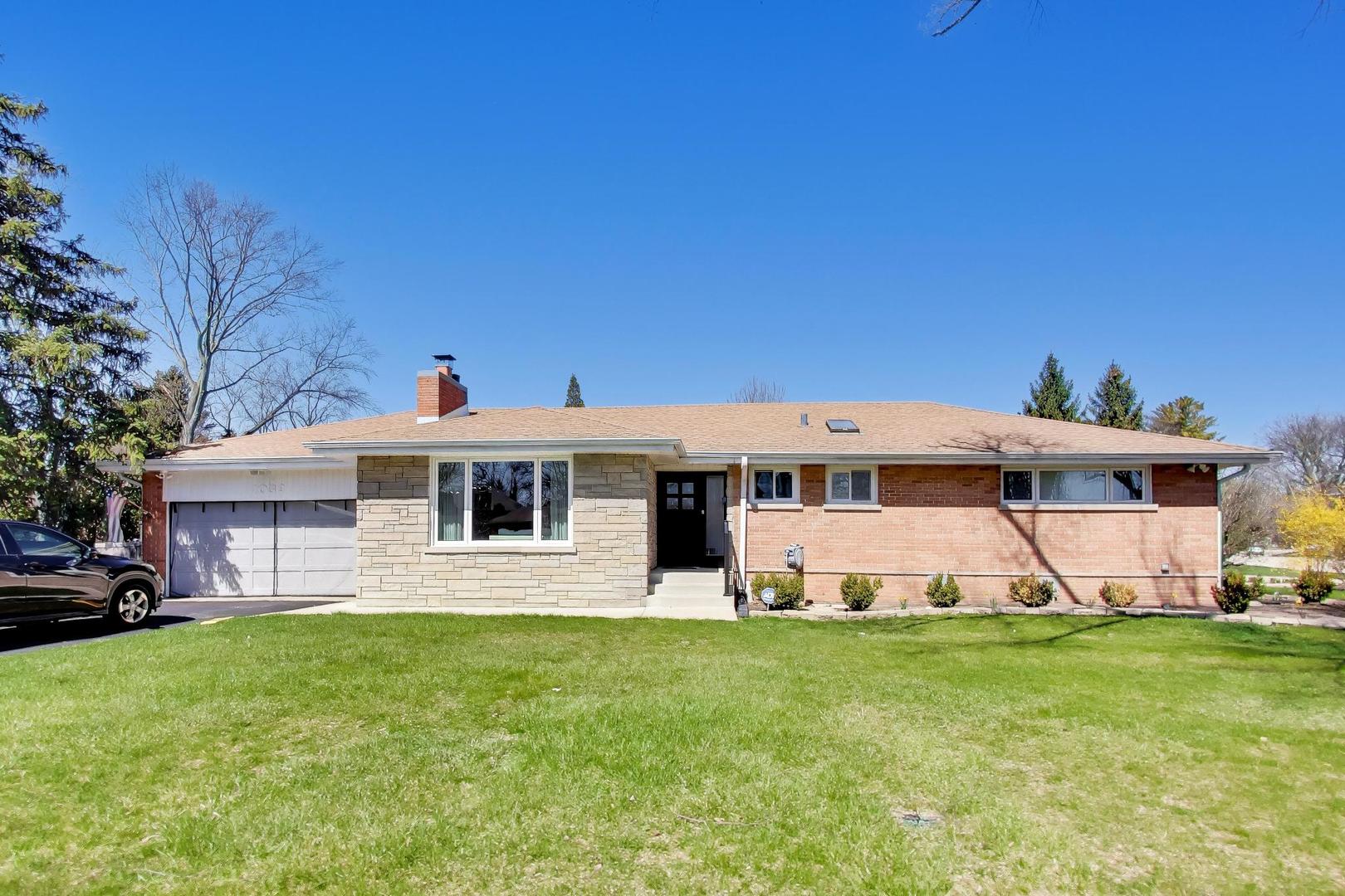 1032 Heatherfield Lane, Glenview, IL