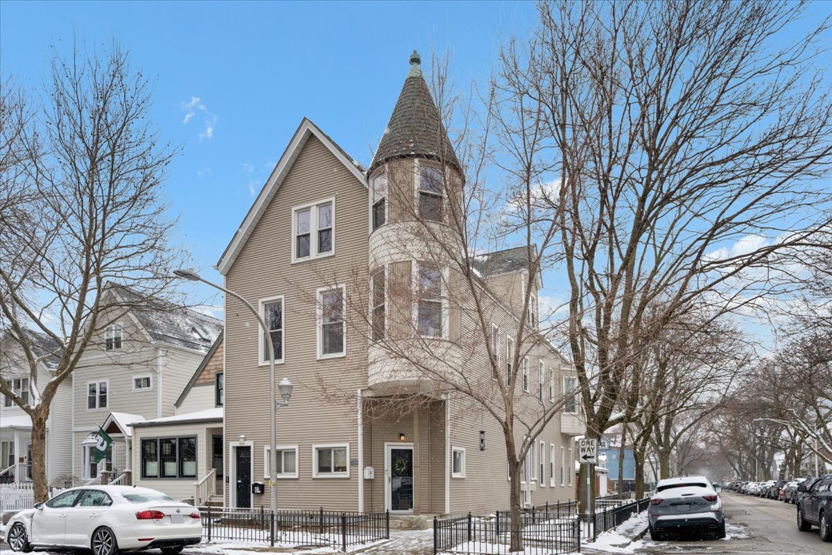 3058 N Hoyne Avenue #2F, Chicago, IL