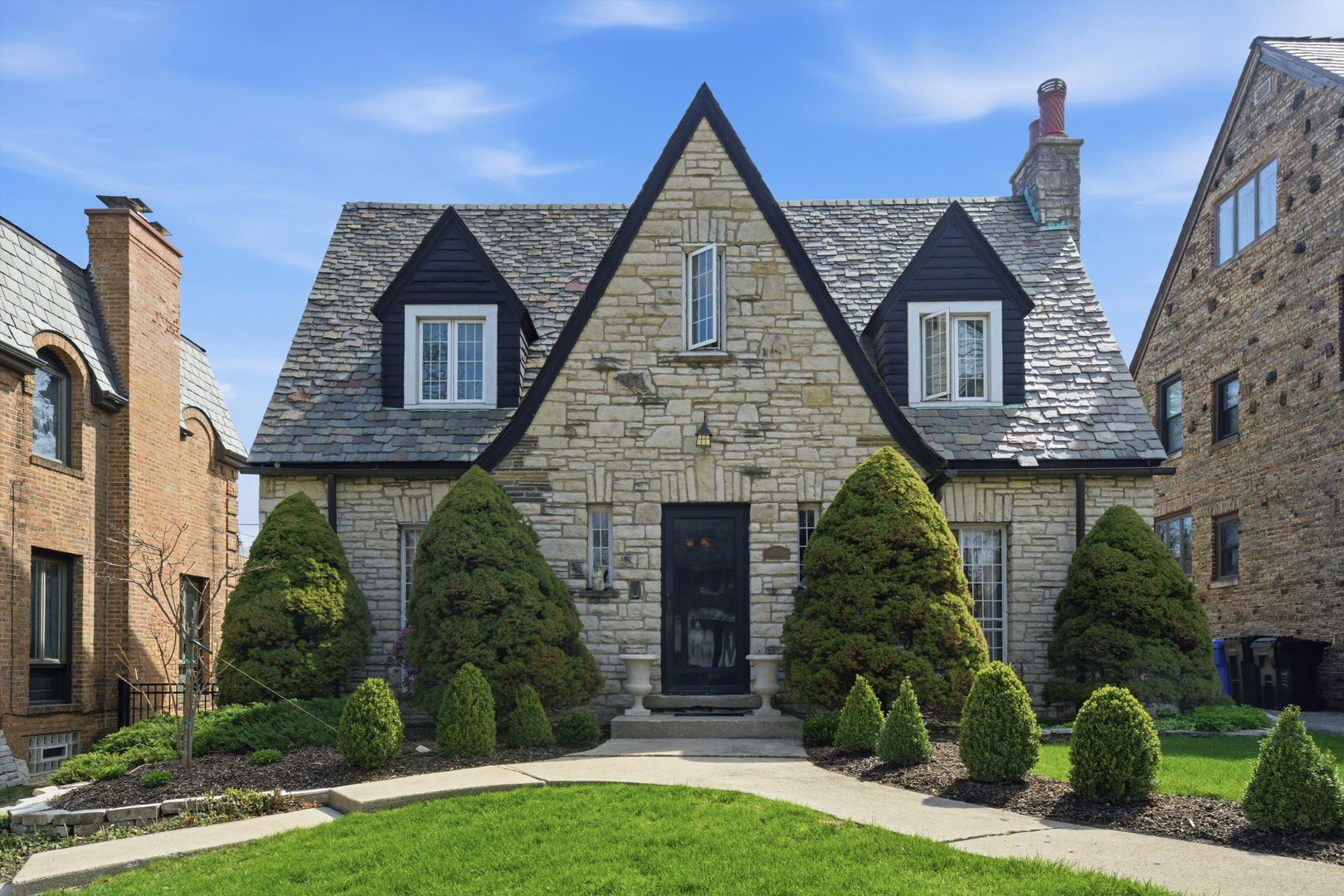 9011 S Leavitt Street, Chicago, IL