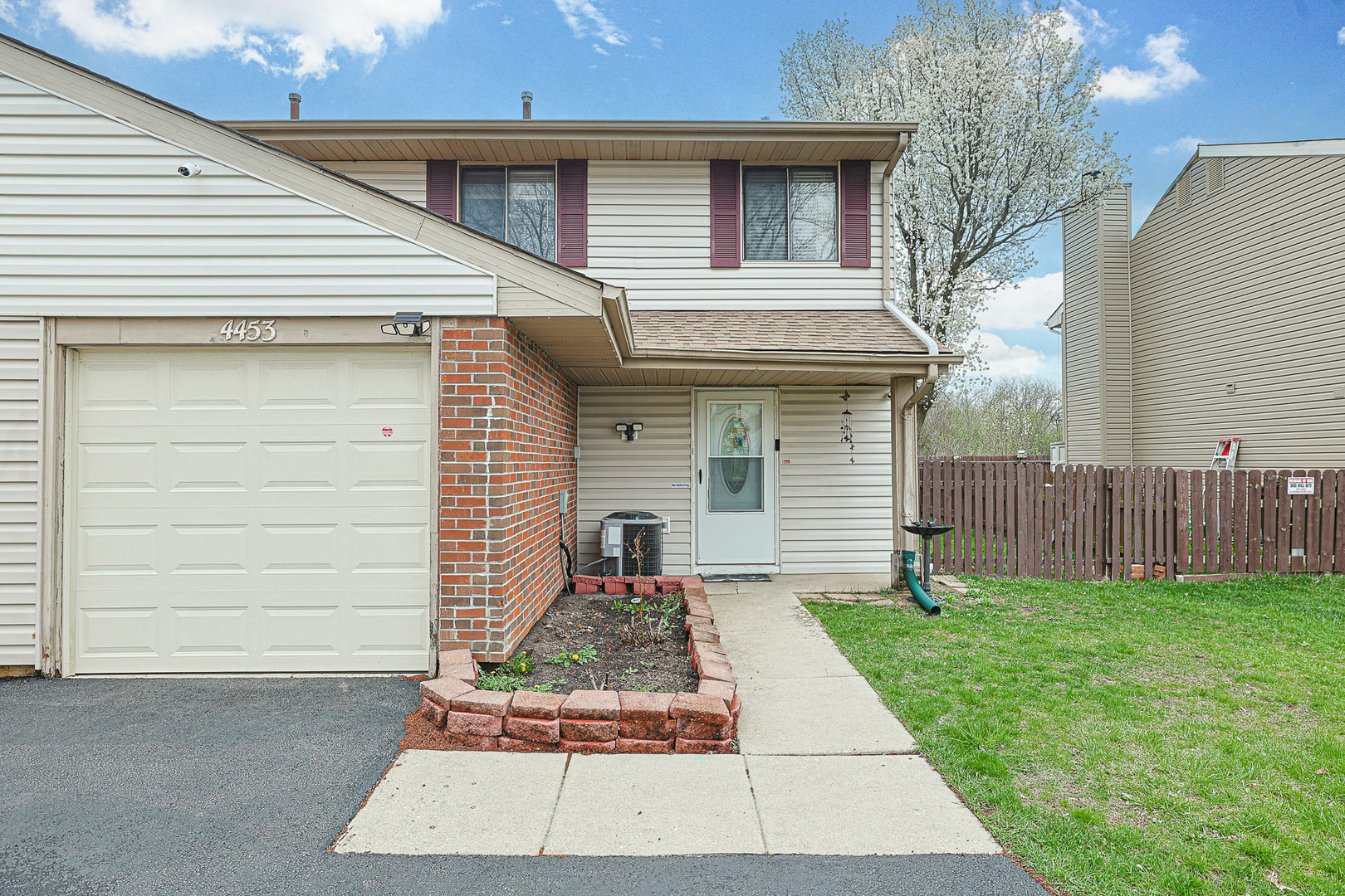 4453 BELL Lane, Hanover Park, IL