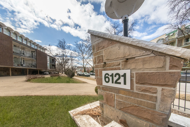 6121 W Higgins Avenue #C2, Chicago, IL