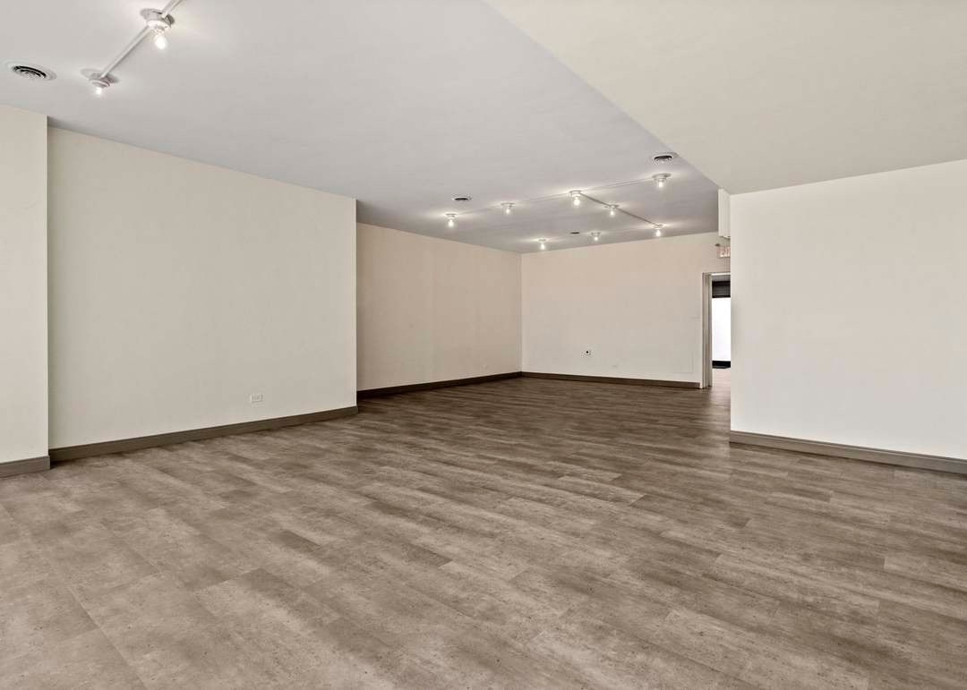 5110 W Fullerton Avenue, Chicago, IL