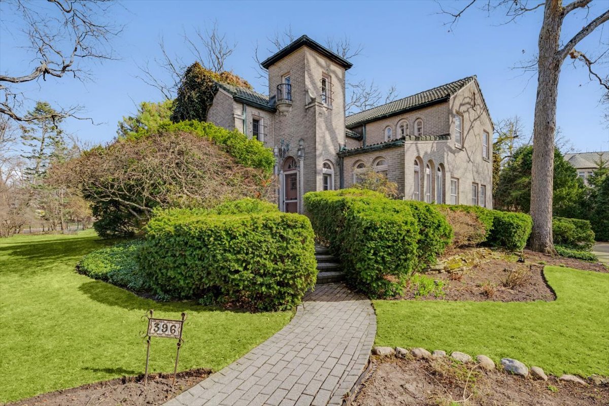 396 Sheridan Road, Glencoe, IL