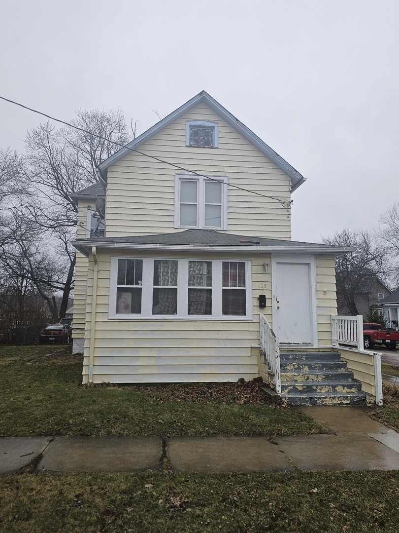 728 N Ash Street, Waukegan, IL