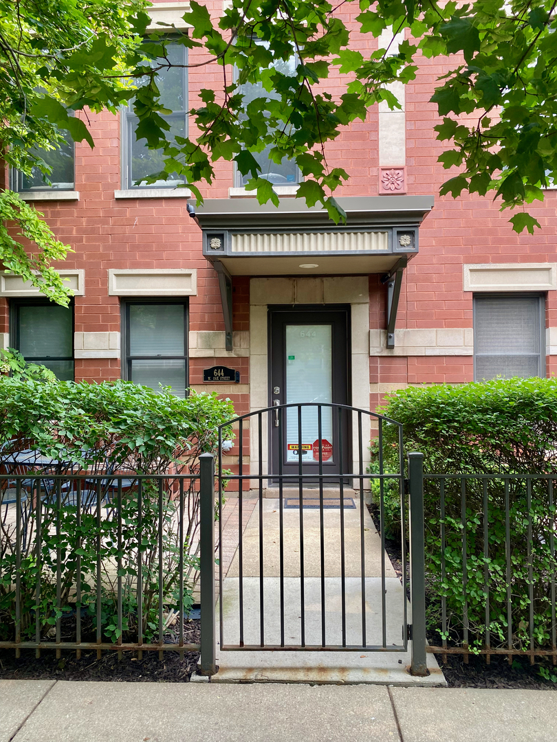 644 W Oak Street, Chicago, IL