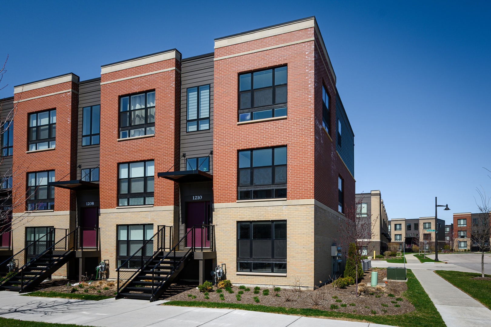 1210 Lakepointe Drive, Schaumburg, IL