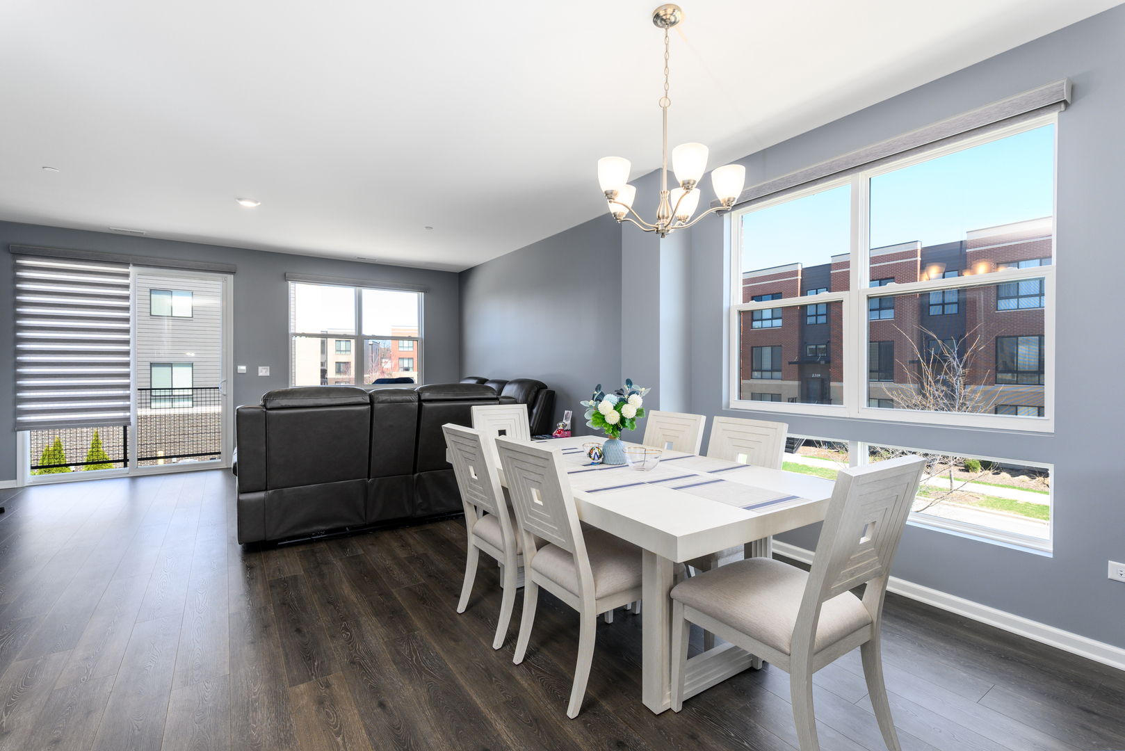 1210 Lakepointe Drive, Schaumburg, IL