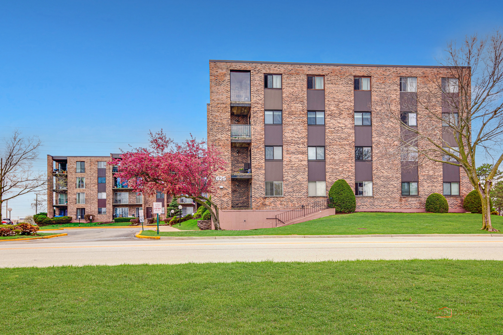 625 W Huntington Commons Road #208, Mount Prospect, IL