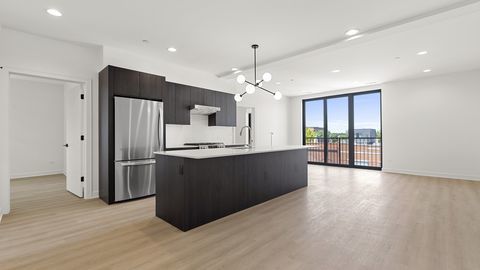 1801 W Grand Avenue #403, Chicago, IL
