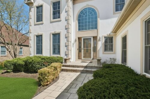 36 Tournament Drive, Hawthorn Woods, IL