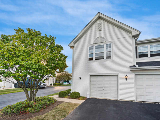 2552 Dickens Drive #2552, Aurora, IL