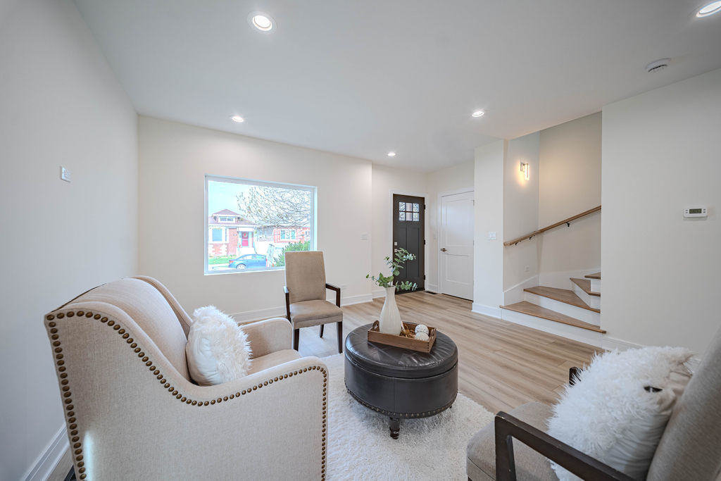 3535 N Osceola Avenue, Chicago, IL