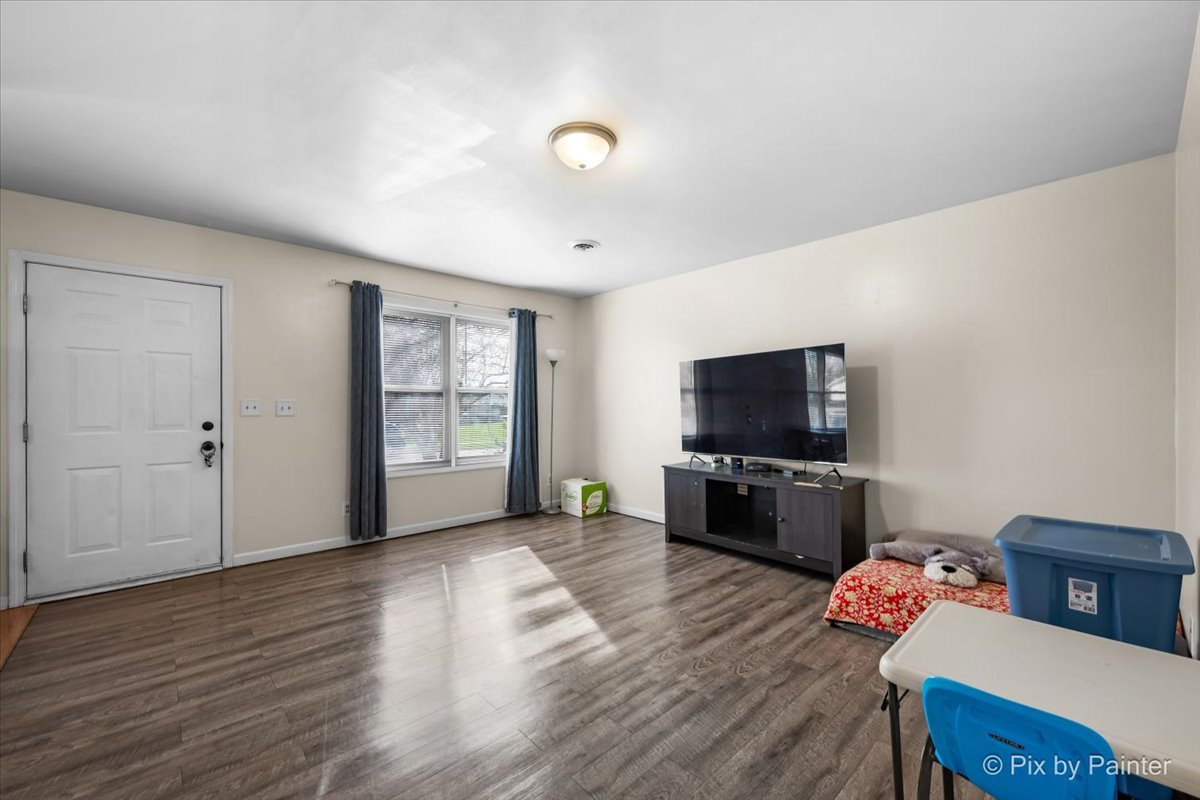 705 Hawthorne Lane, Genoa, IL