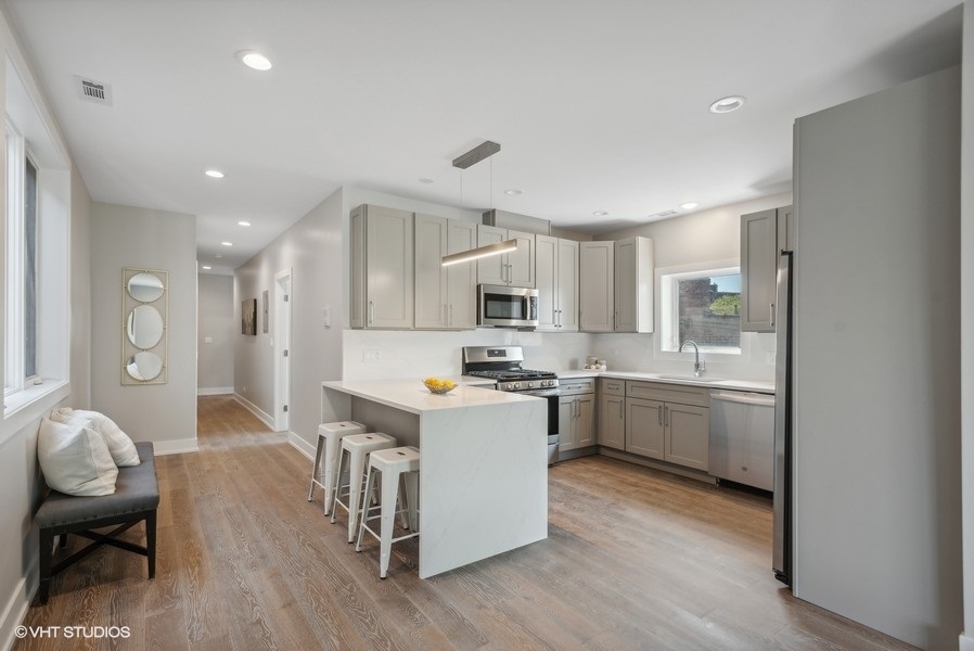 4824 S Champlain Avenue #2, Chicago, IL