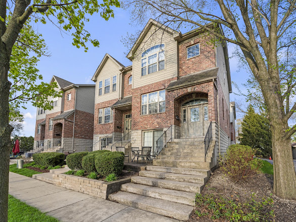 265 N WILMETTE Avenue, Westmont, IL