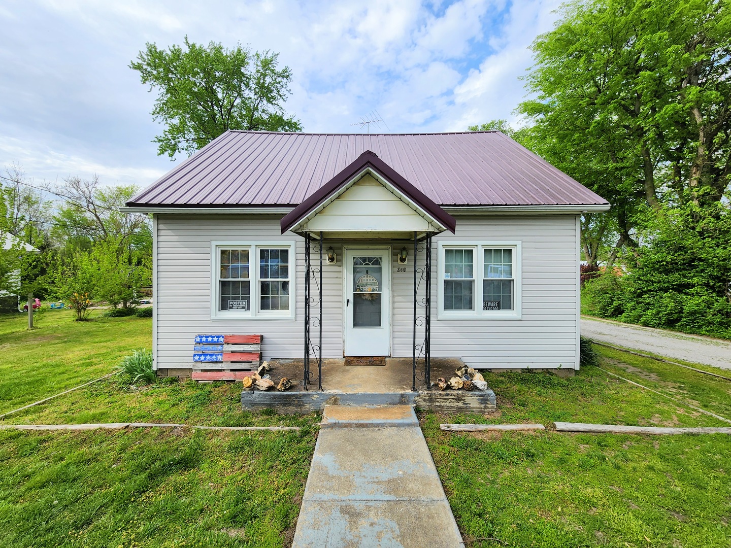 205 W Maple Street, Coulterville, IL