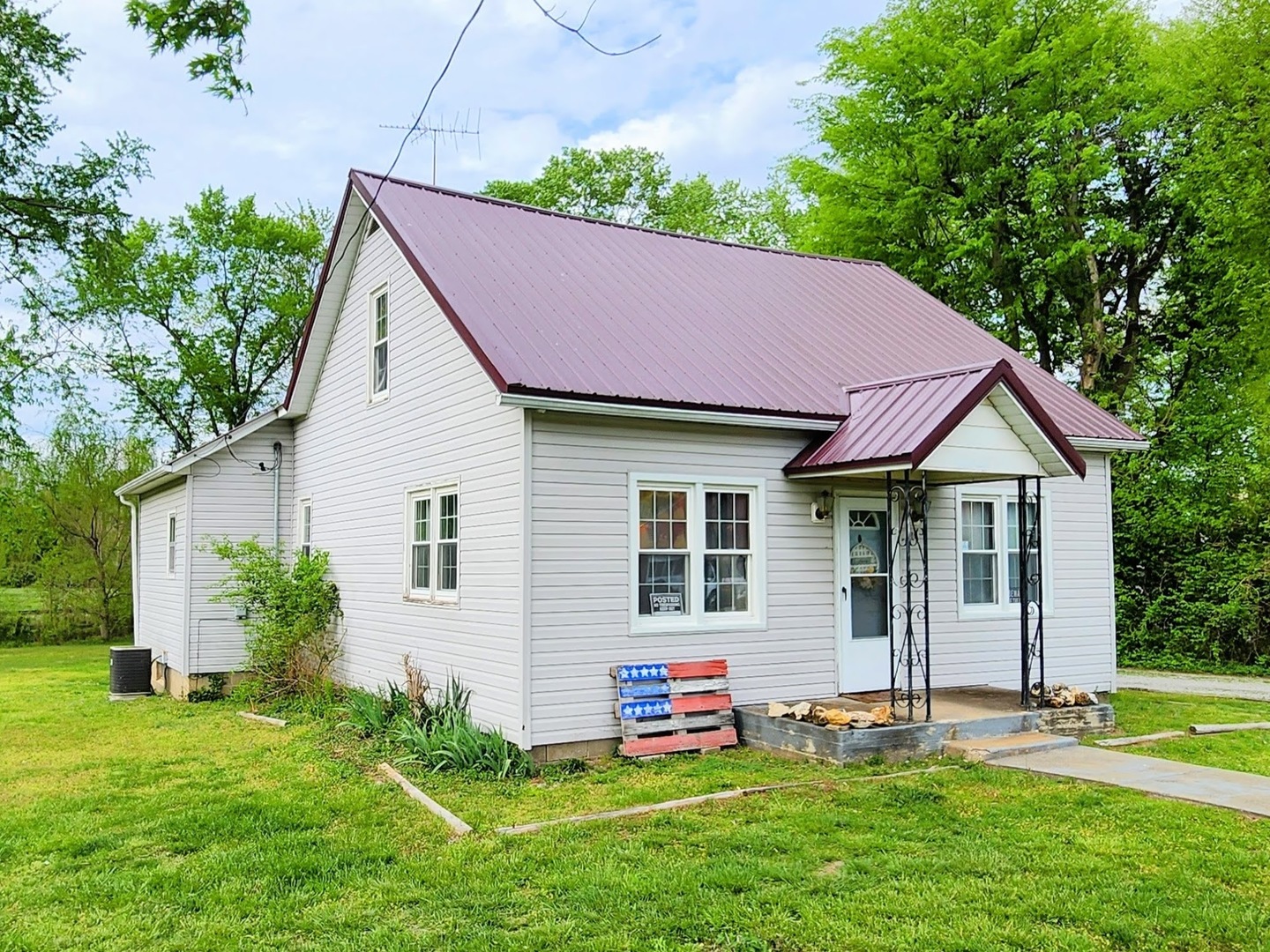 205 W Maple Street, Coulterville, IL