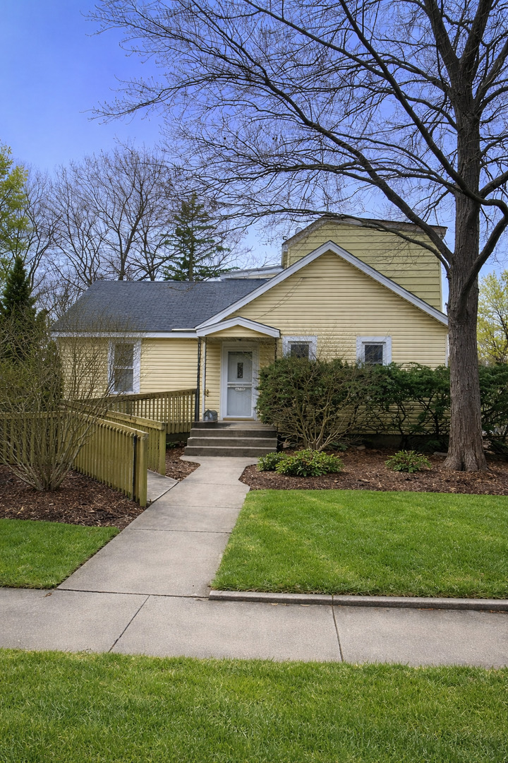 818 Bach Street, Northbrook, IL