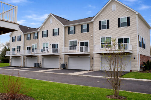 2103 Neubauer Circle, Lindenhurst, IL