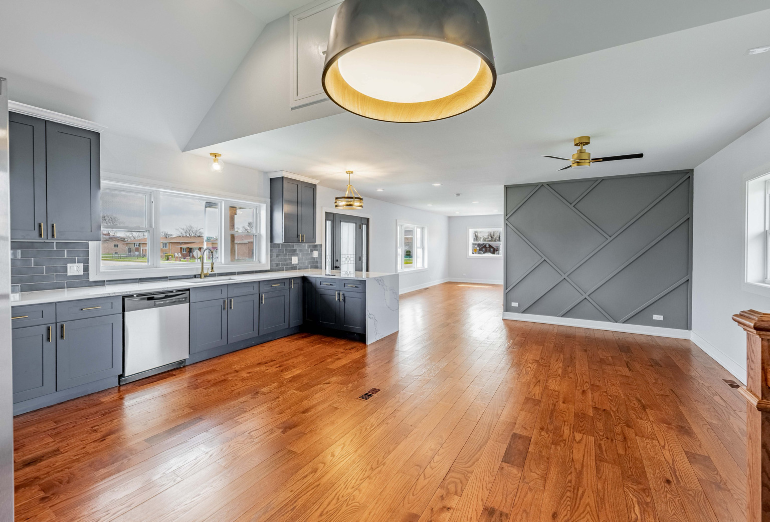 718 E 152nd Street, Phoenix, IL