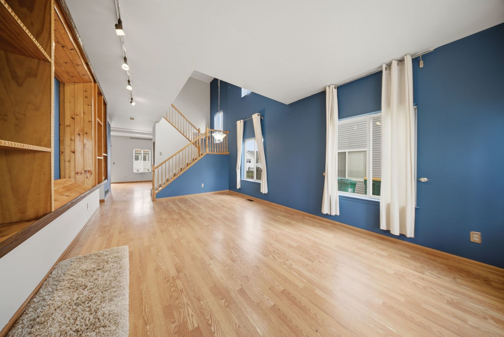 688 S Shannon Drive, Romeoville, IL