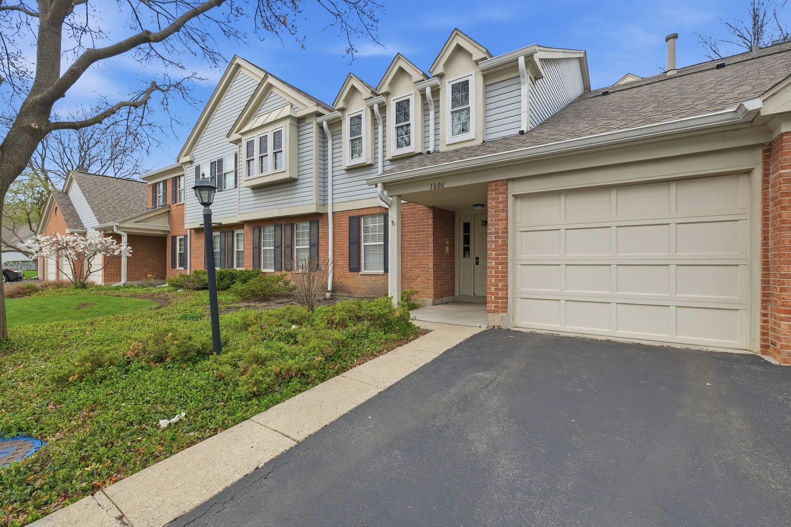 1606 PENNSBURY Court #C2, Wheeling, IL