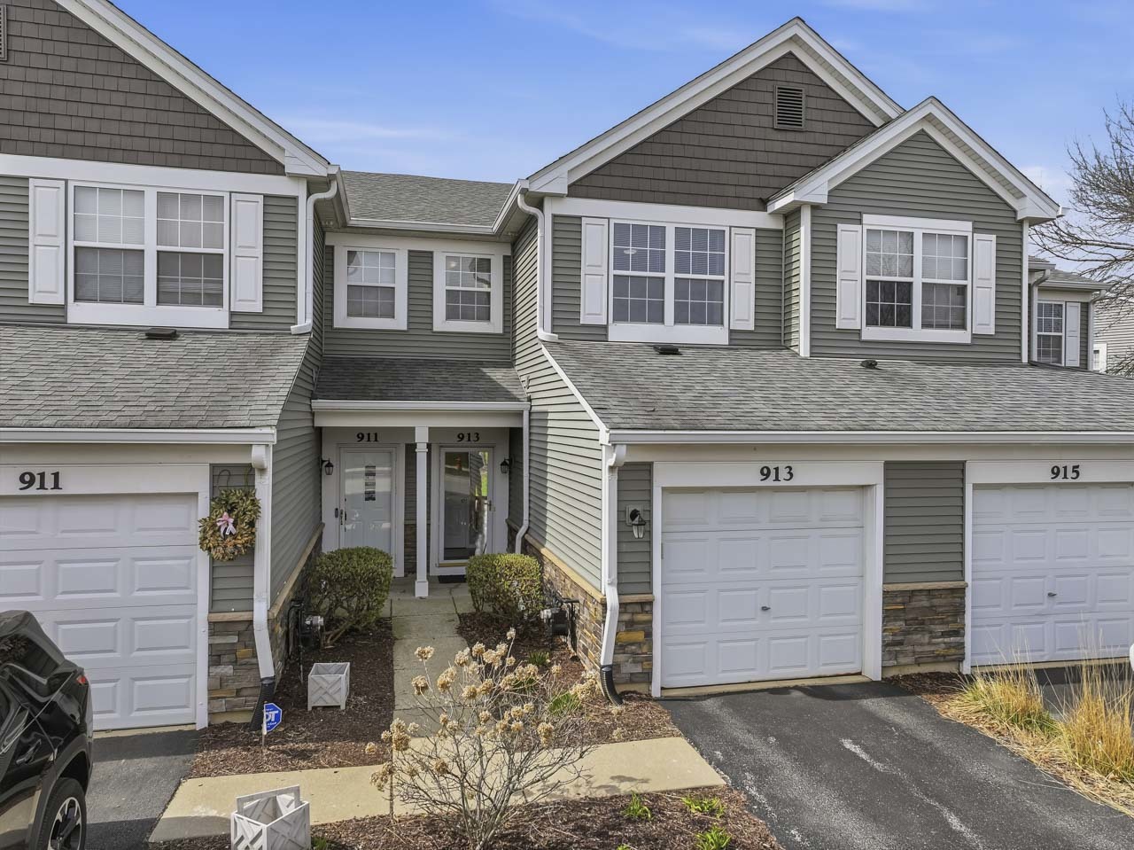 913 Genesee Drive, Naperville, IL