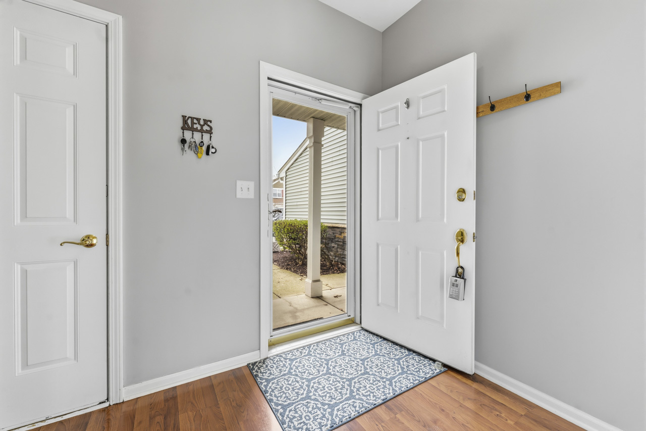 913 Genesee Drive, Naperville, IL