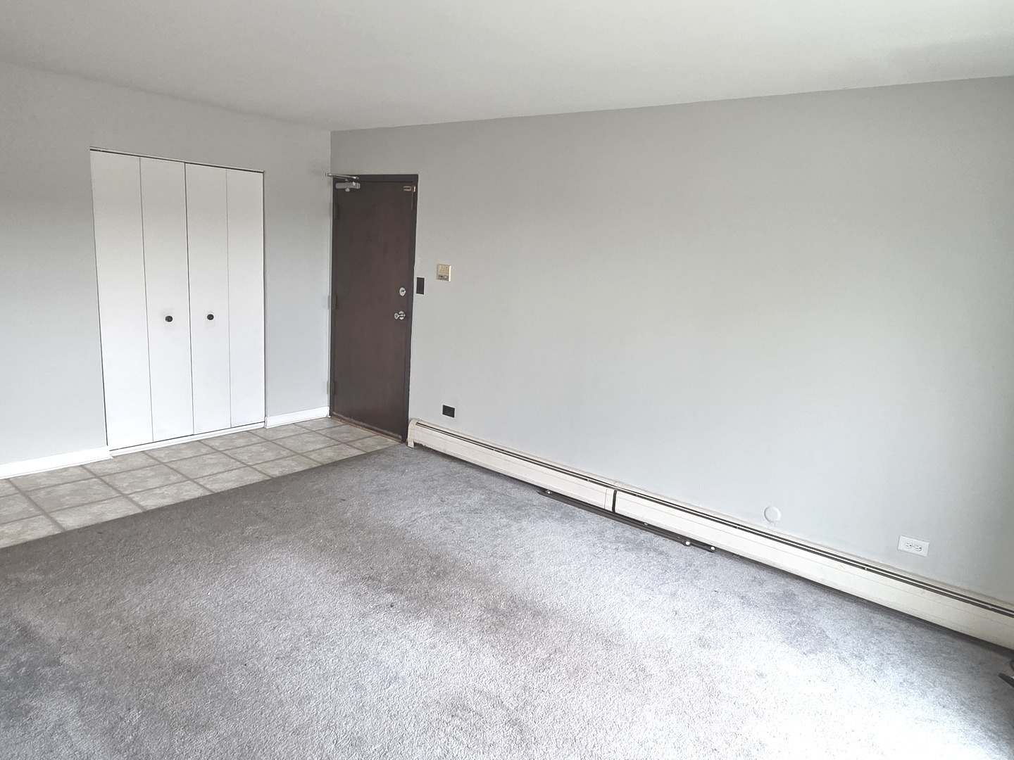 212 Shorewood Drive #2D, Glendale Heights, IL