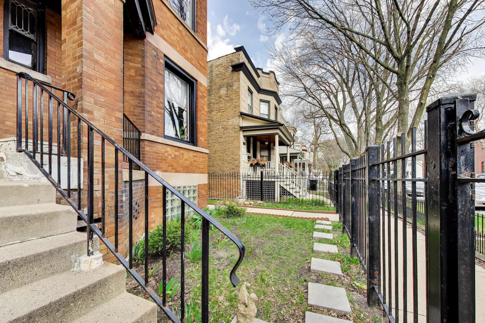 1646 W Byron Street #2F, Chicago, IL