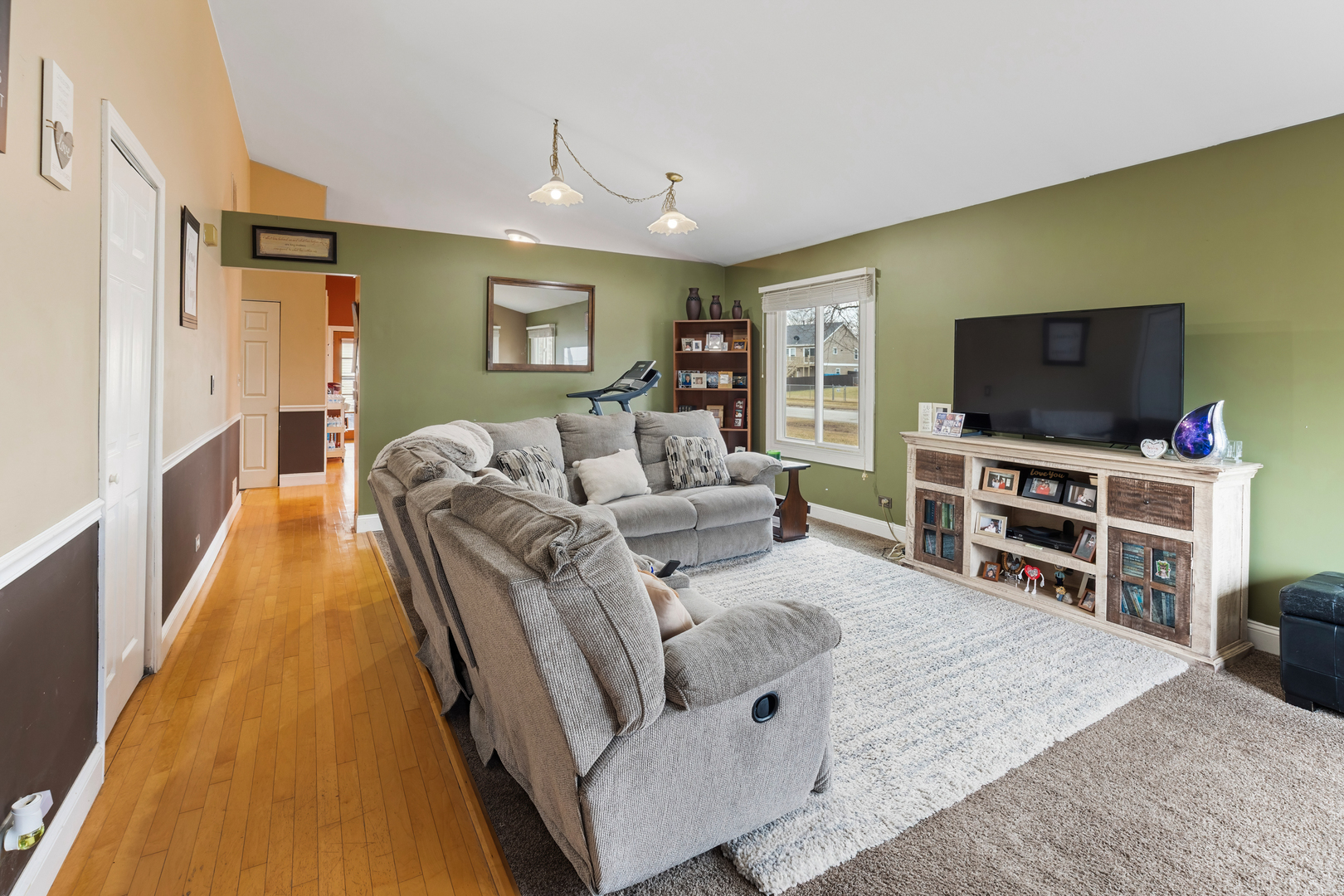 1975 Eastman Lane, Hanover Park, IL