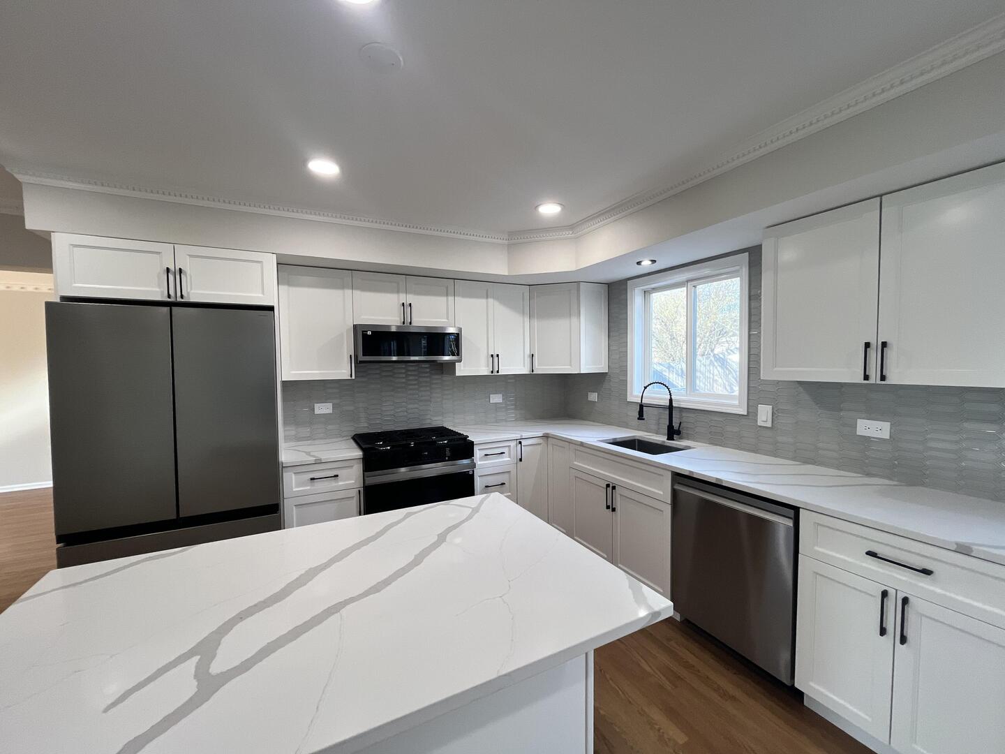 513 Trestle Court, Grayslake, IL