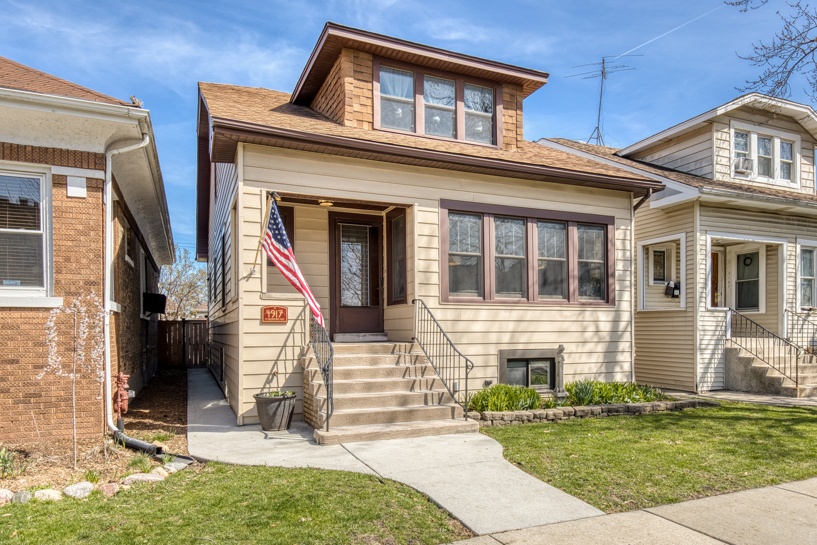 4917 N Kilbourn Avenue, Chicago, IL
