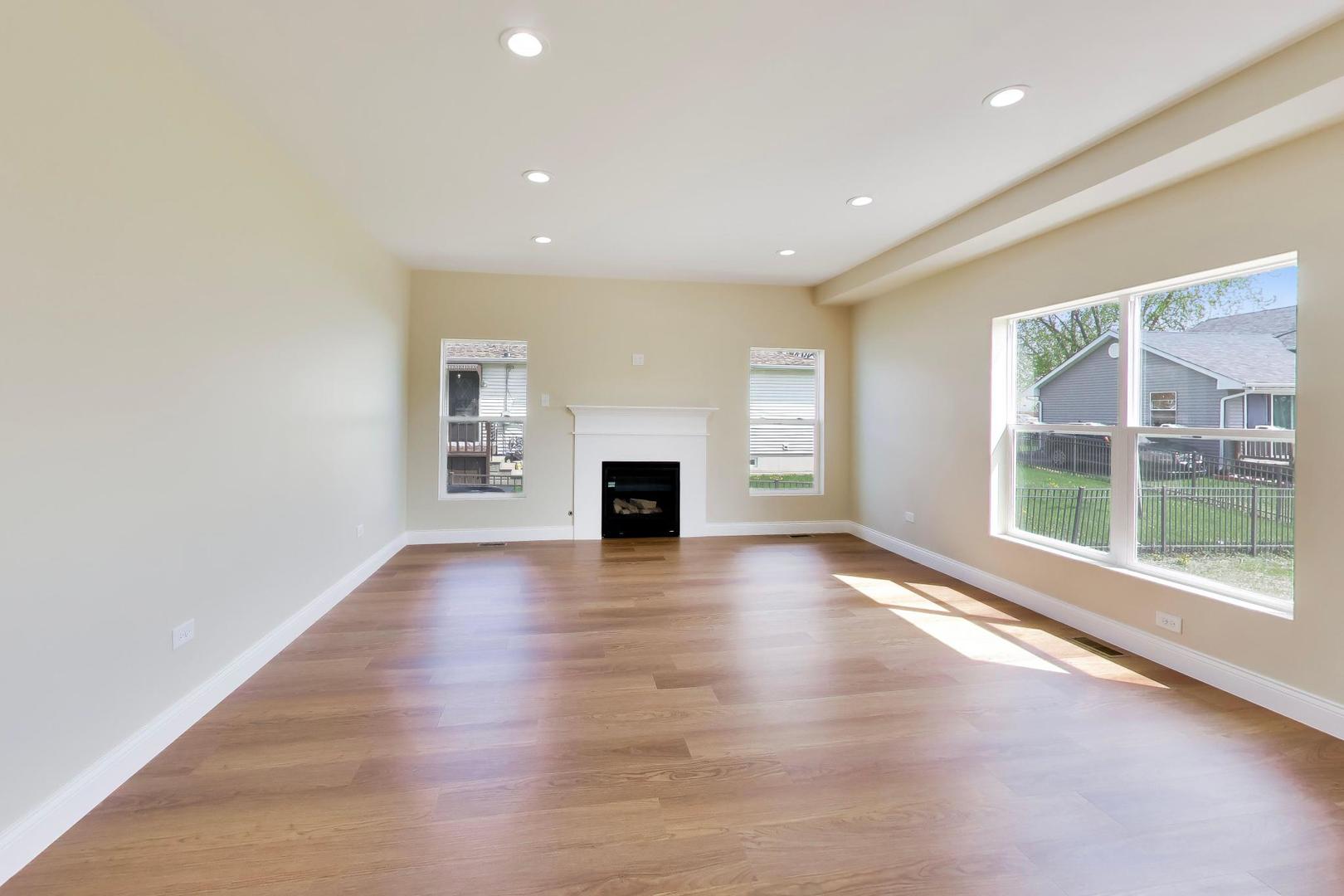 239 Parker Avenue, Aurora, IL