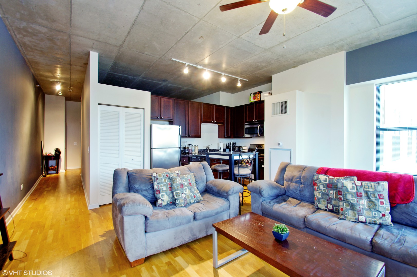 1122 W Catalpa Avenue #414, Chicago, IL
