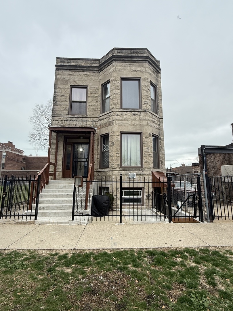 6049 S Champlain Avenue, Chicago, IL
